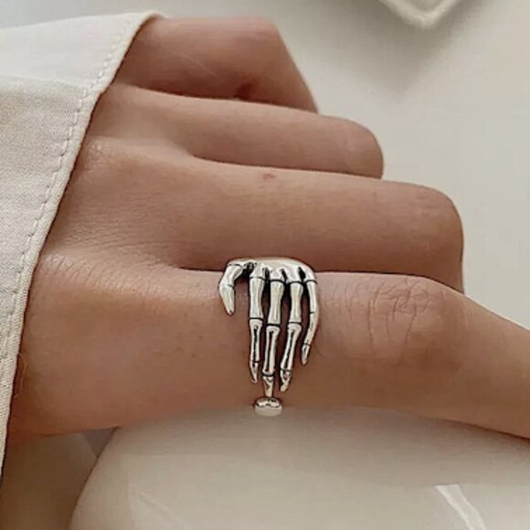 STERLING SILVER SKULL SKELETON FINGER AND HAND DIESIGN RING - Picture 1 of 7